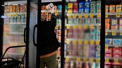 Safeway is closing more stores in 2026 as parent company Albertsons reviews its network after the $24.6 billion Kroger merger collapsed.
(Photo by Heather Diehl / GETTY IMAGES NORTH AMERICA / Getty Images via AFP) (Getty Images via AFP)