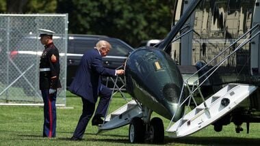 U.S. President Donald Trump boards Marine One for travel to Los Angeles, California, from the White House in Washington, D.C., U.S., August 4, 2026. REUTERS/Eric Lee