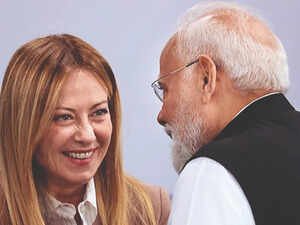 Modi Congratulates Meloni, She Thanks him