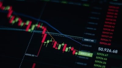 Global markets fall as US-Iran strikes push oil prices and bond yields higher. (Pexel)