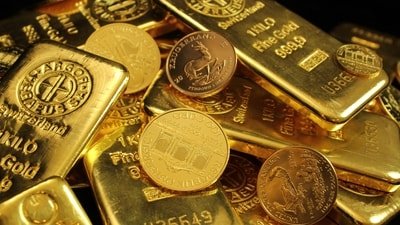 Gold prices fall below the 2026 record high as investors watch interest rates and the US dollar. (Pexel)